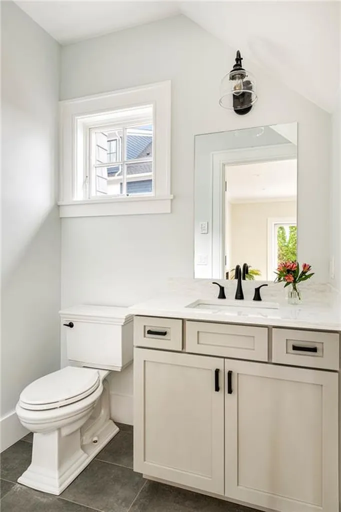 118 Newport Avenue Middletown RI 02842