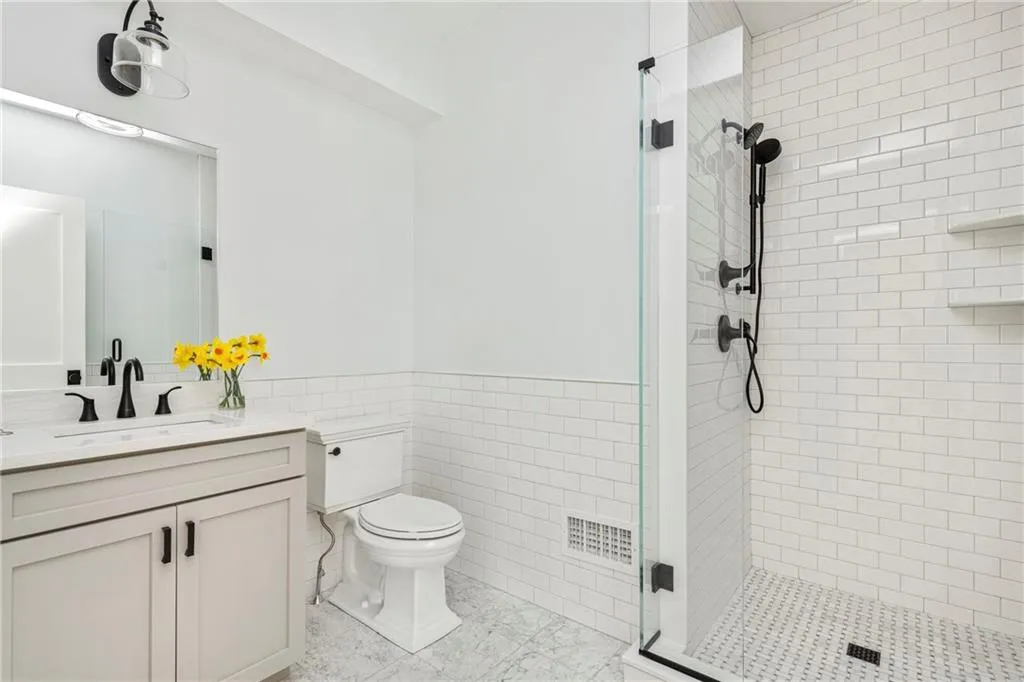 118 Newport Avenue Middletown RI 02842