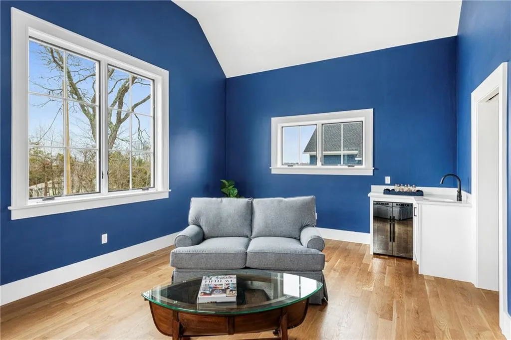 118 Newport Avenue Middletown RI 02842