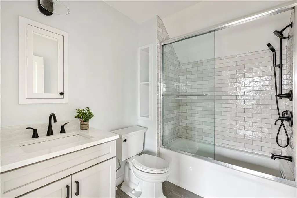 118 Newport Avenue Middletown RI 02842