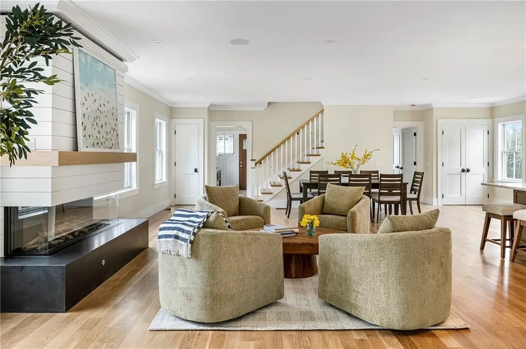 118 Newport Avenue Middletown RI 02842
