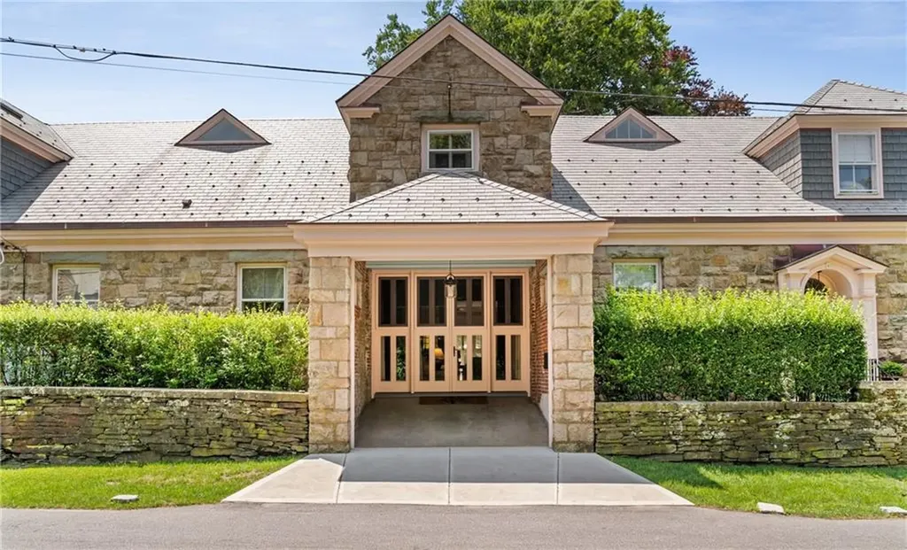 2 4 Hazard Avenue Newport RI 02840