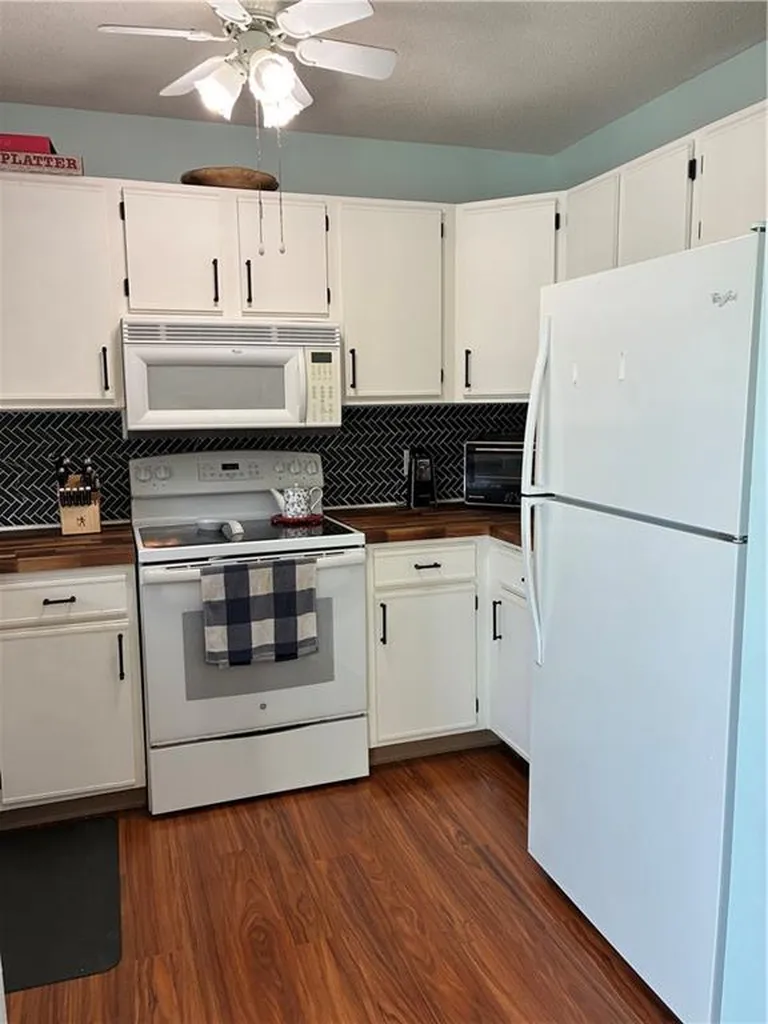 1 Willow Glen Circle Warwick RI 02889