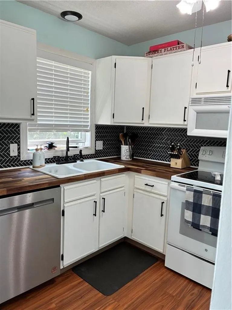 1 Willow Glen Circle Warwick RI 02889