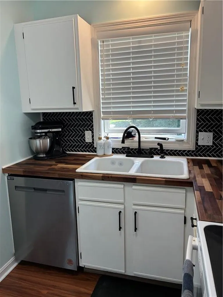 1 Willow Glen Circle Warwick RI 02889
