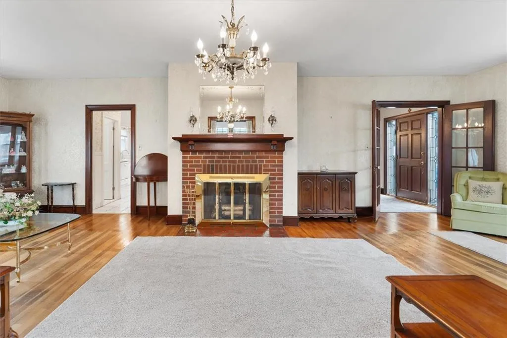 24 Bel Air Drive Providence RI 02911