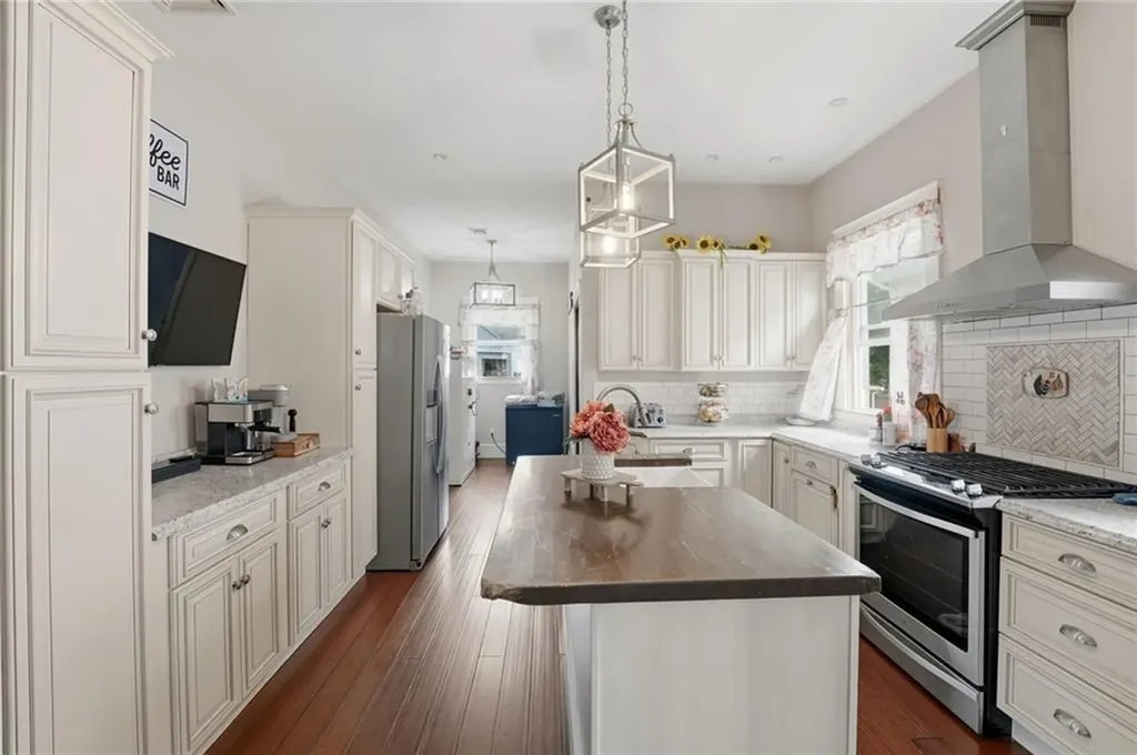 108 Daniel Avenue Providence RI 02909