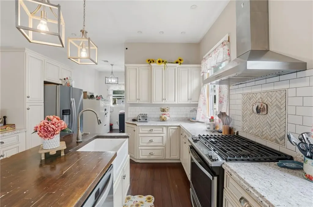 108 Daniel Avenue Providence RI 02909