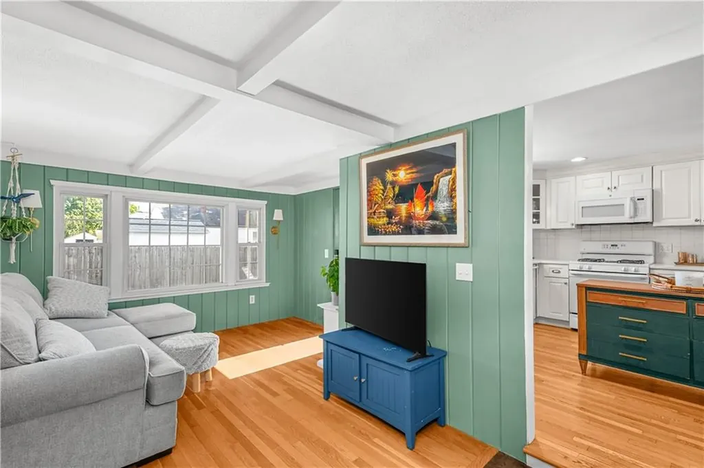 76 Brewster Drive Warwick RI 02889