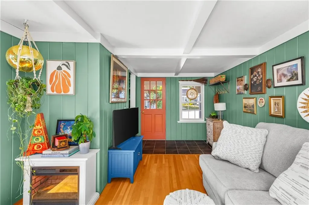 76 Brewster Drive Warwick RI 02889