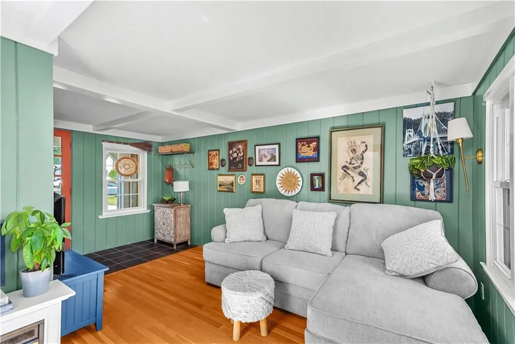 76 Brewster Drive Warwick RI 02889