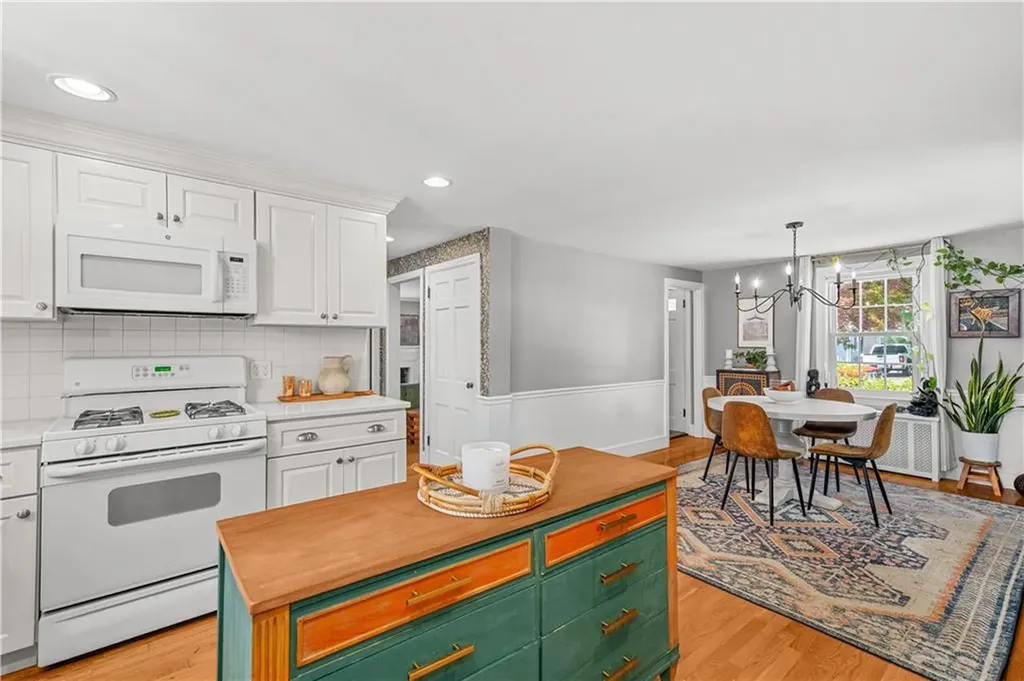 76 Brewster Drive Warwick RI 02889