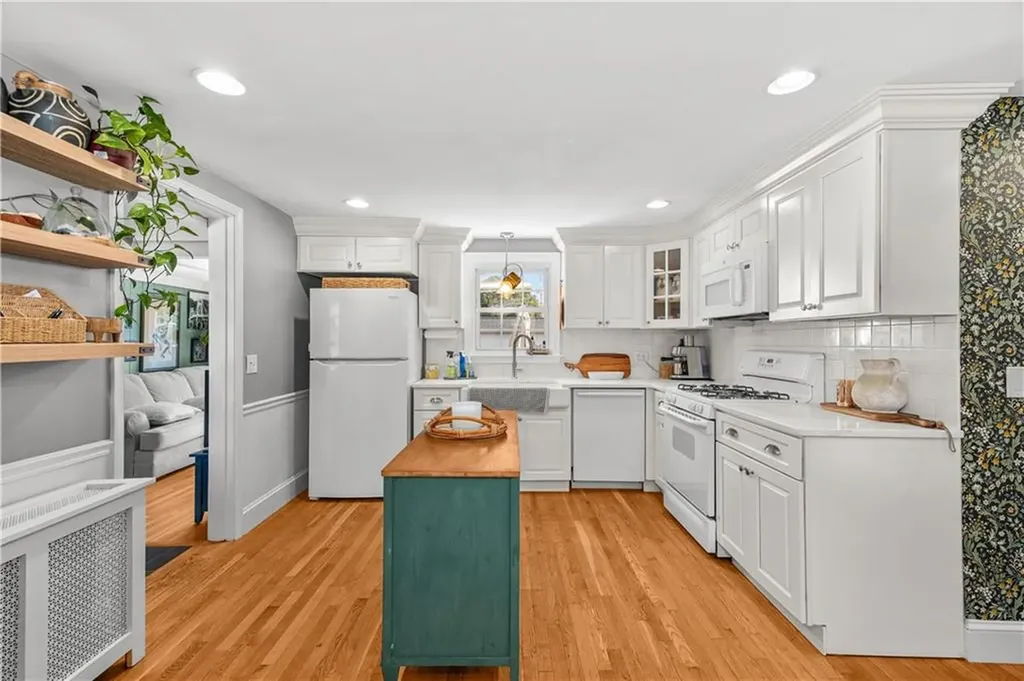76 Brewster Drive Warwick RI 02889