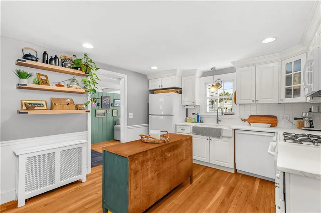 76 Brewster Drive Warwick RI 02889