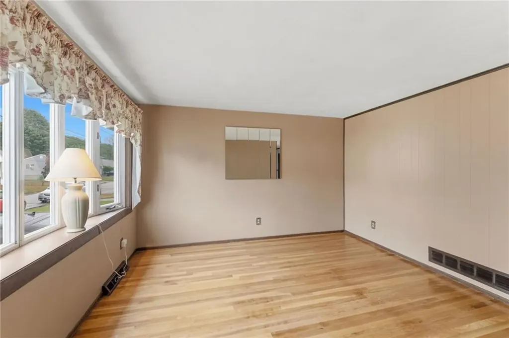 115 Thurston Street East Providence RI 02915