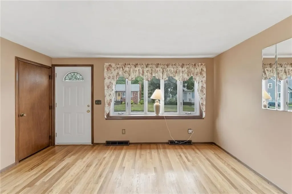 115 Thurston Street East Providence RI 02915