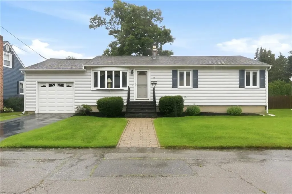 115 Thurston Street East Providence RI 02915