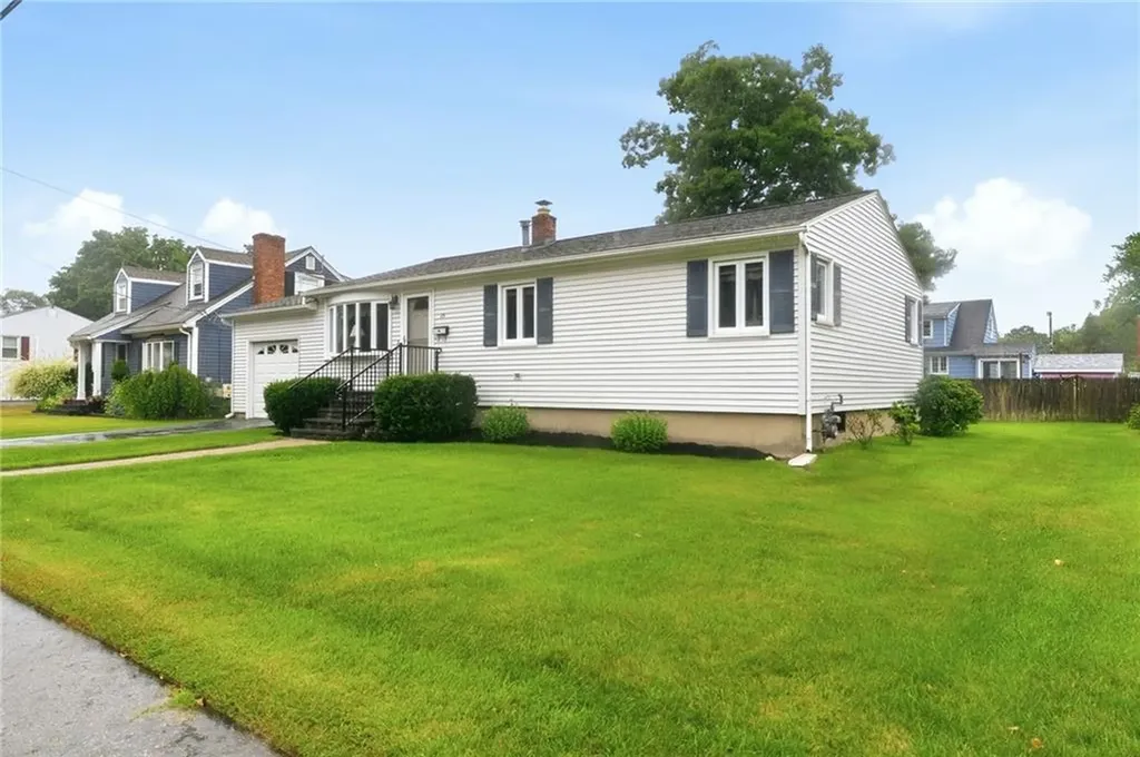 115 Thurston Street East Providence RI 02915