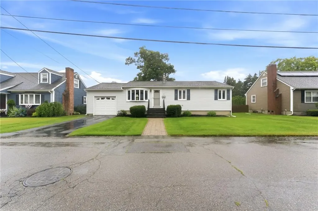 115 Thurston Street East Providence RI 02915