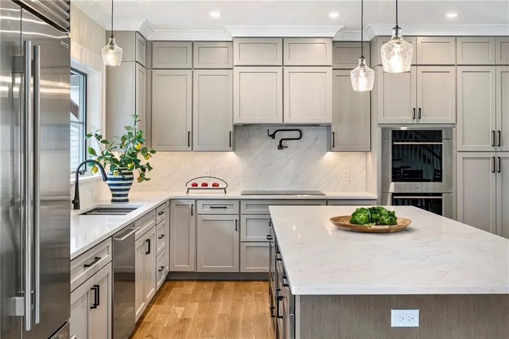 118 Newport Avenue Middletown RI 02842