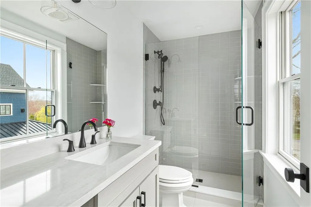 118 Newport Avenue Middletown RI 02842