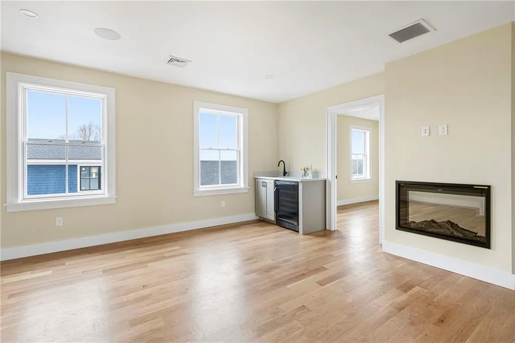 118 Newport Avenue Middletown RI 02842