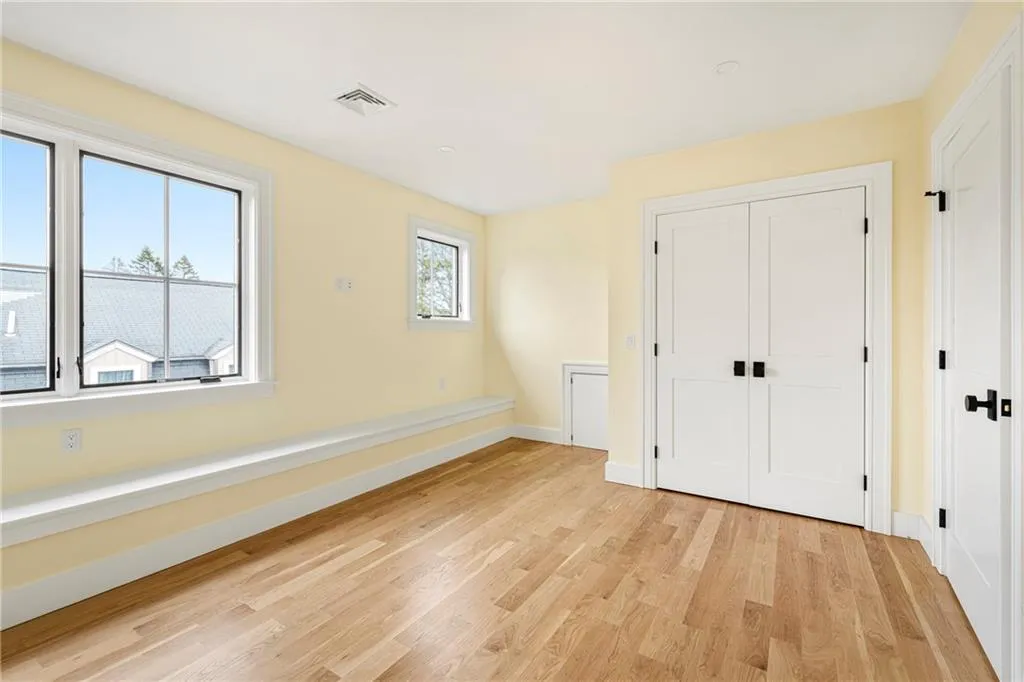 118 Newport Avenue Middletown RI 02842