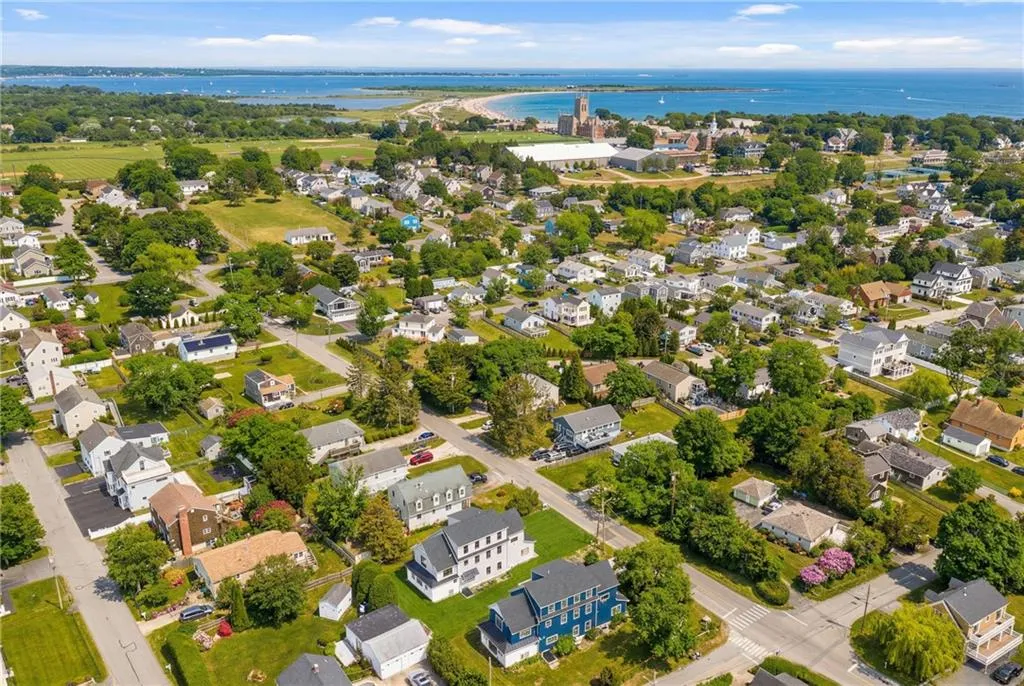 118 Newport Avenue Middletown RI 02842