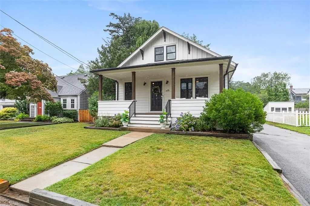 15 Berwick Place East Providence RI 02916