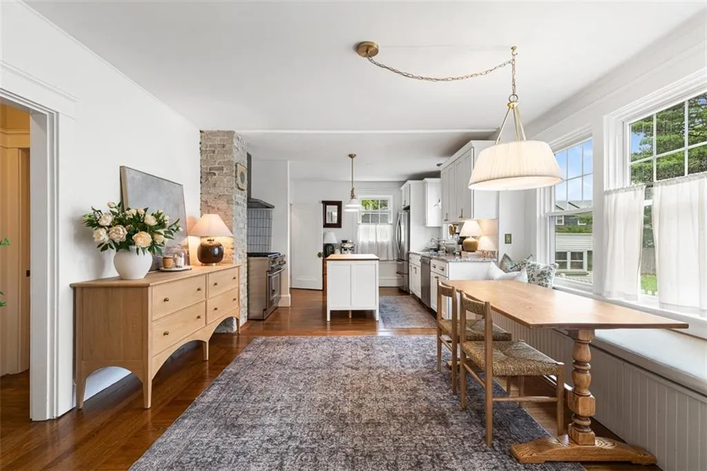 15 Berwick Place East Providence RI 02916
