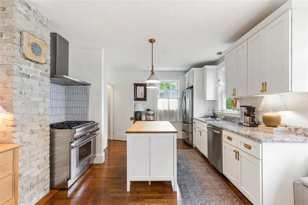 15 Berwick Place East Providence RI 02916