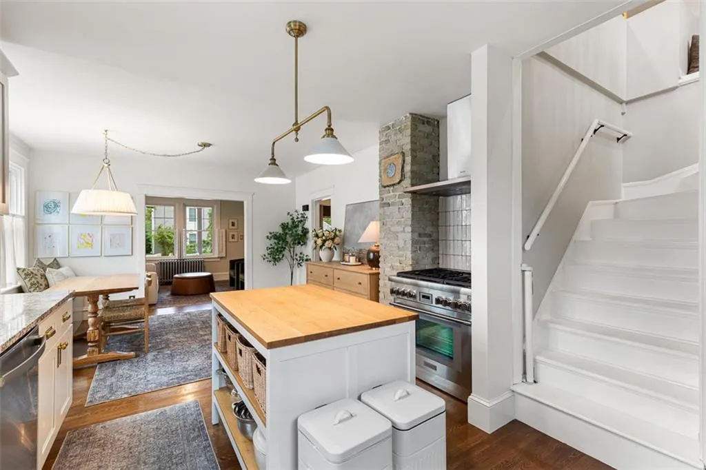 15 Berwick Place East Providence RI 02916