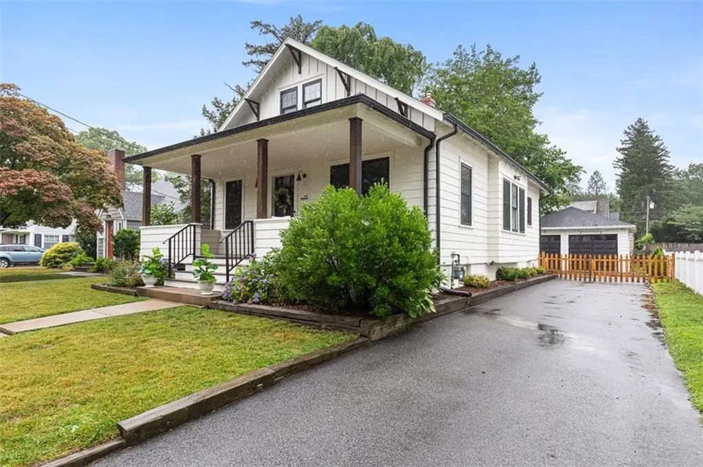 15 Berwick Place East Providence RI 02916