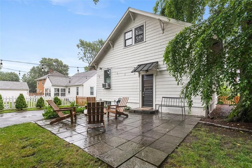 15 Berwick Place East Providence RI 02916
