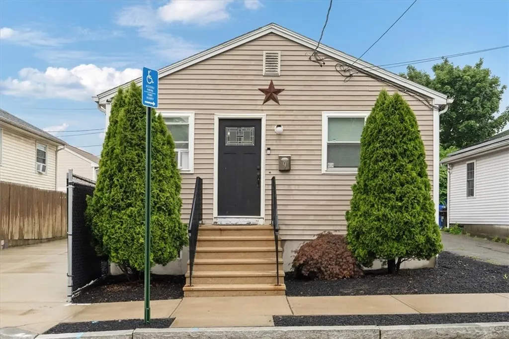 9 Halton Street Providence RI 02907