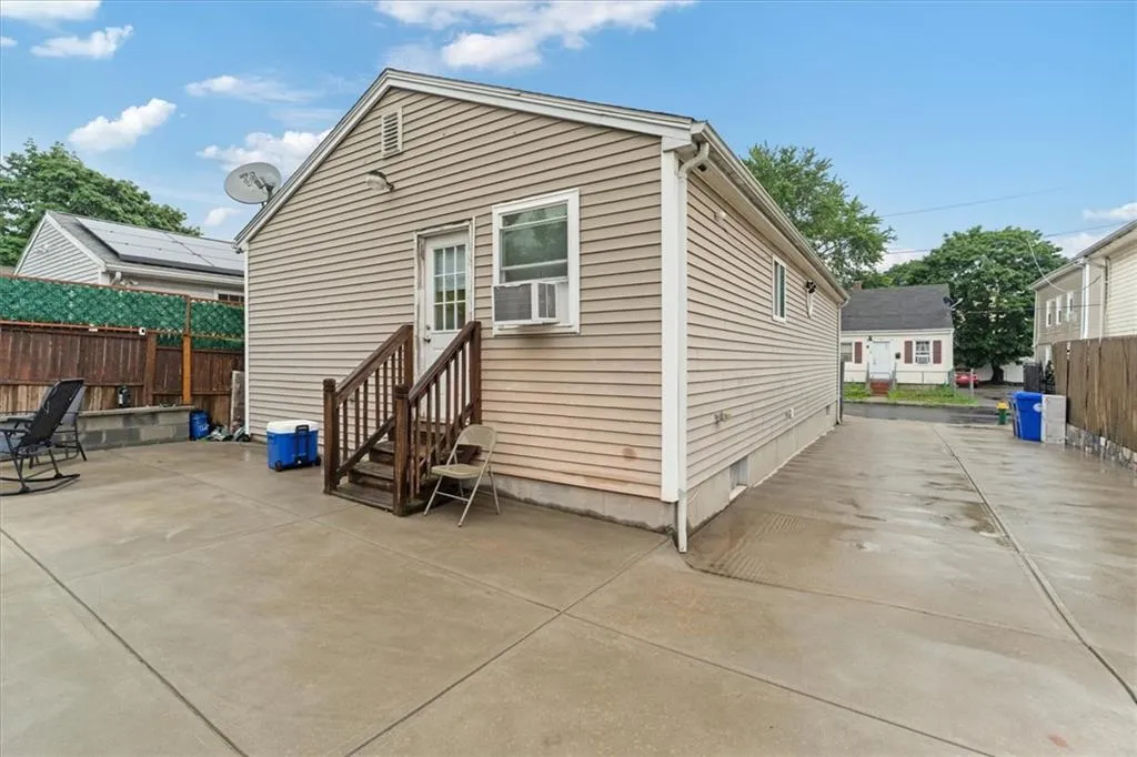 9 Halton Street Providence RI 02907