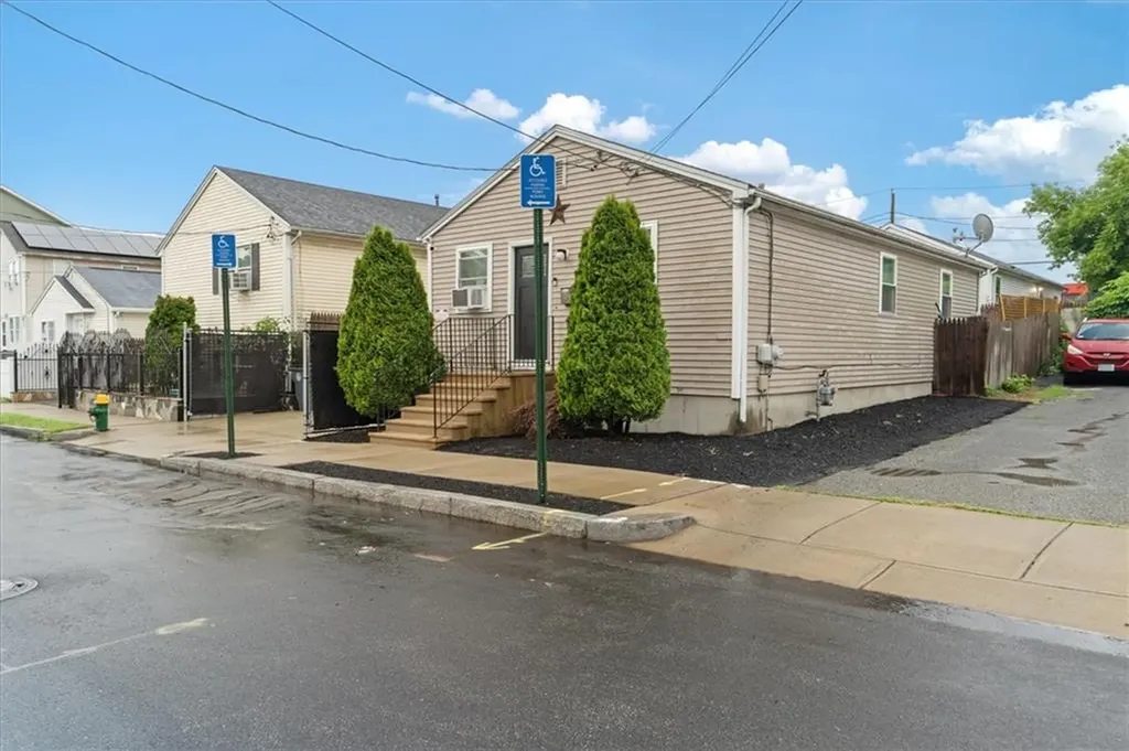 9 Halton Street Providence RI 02907