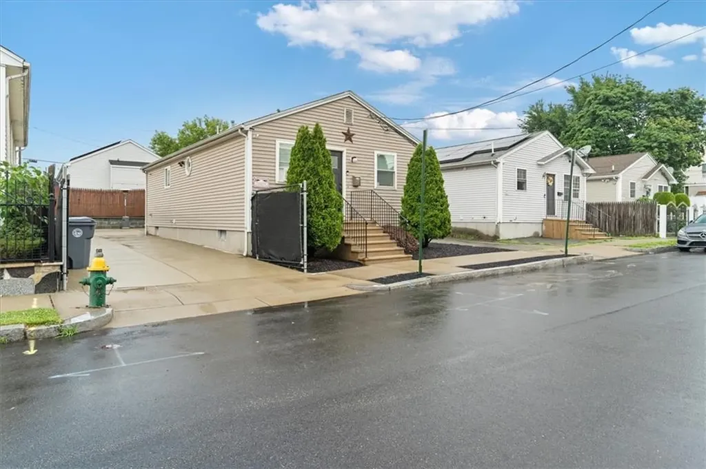 9 Halton Street Providence RI 02907