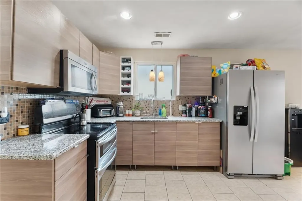 9 Halton Street Providence RI 02907
