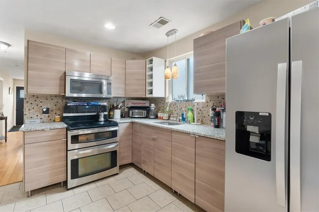 9 Halton Street Providence RI 02907