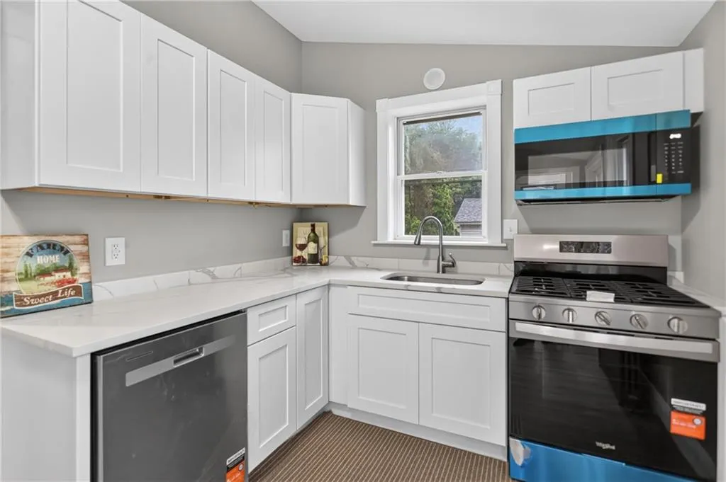 91 Ash Street Warwick RI 02888