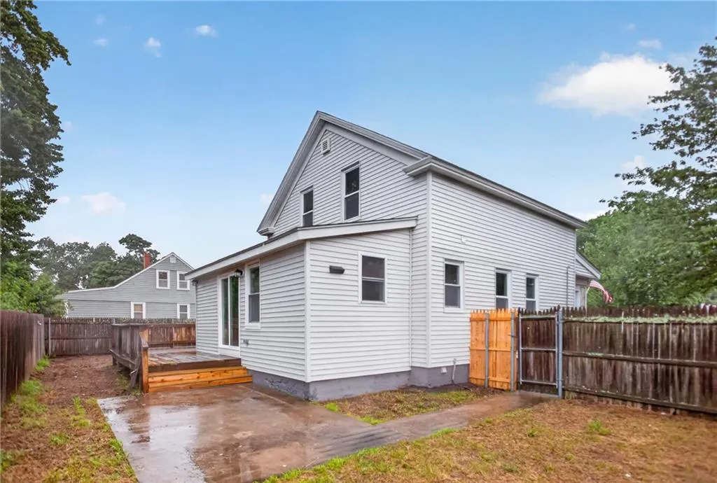 91 Ash Street Warwick RI 02888
