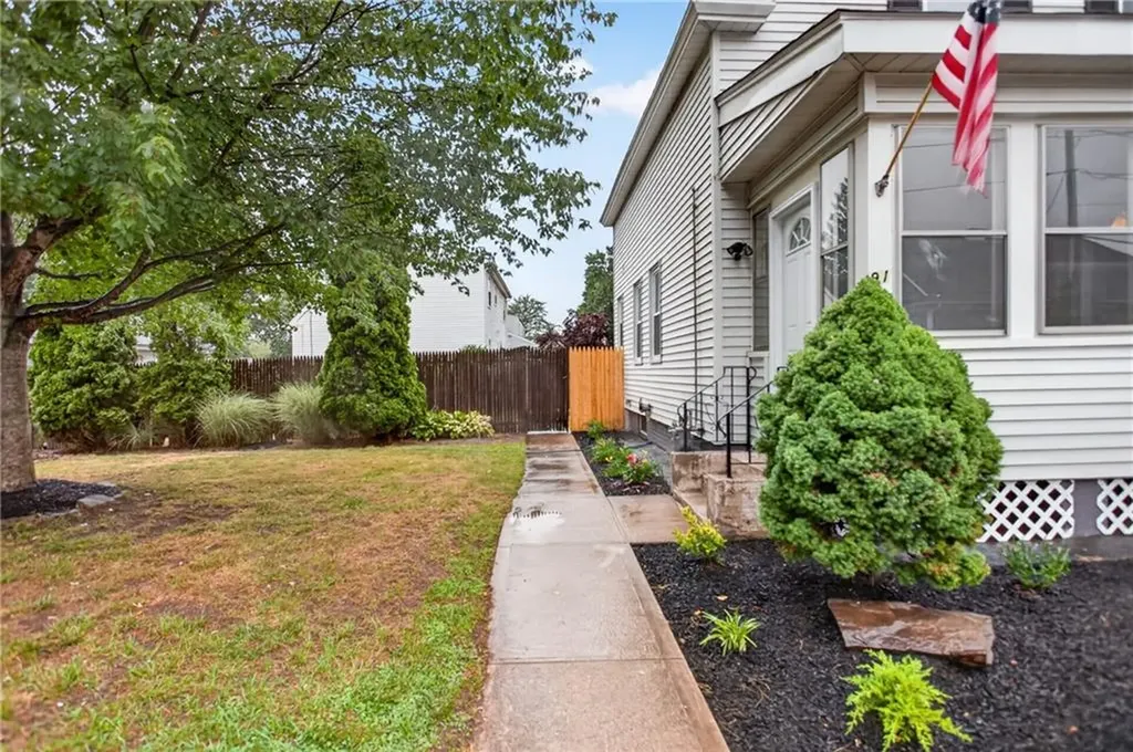 91 Ash Street Warwick RI 02888