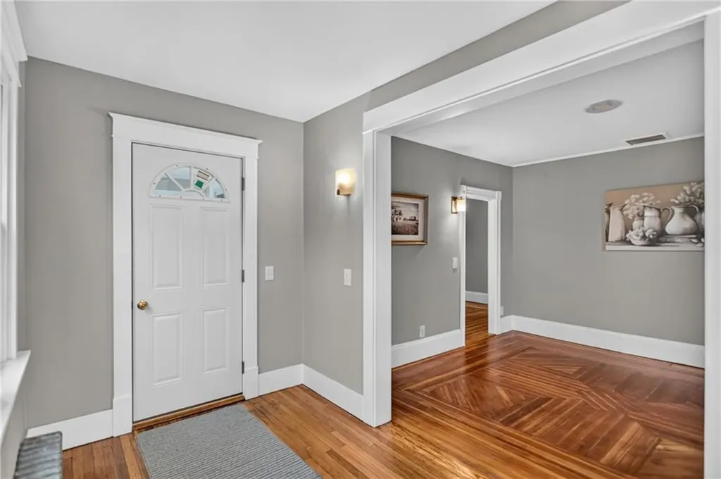 91 Ash Street Warwick RI 02888