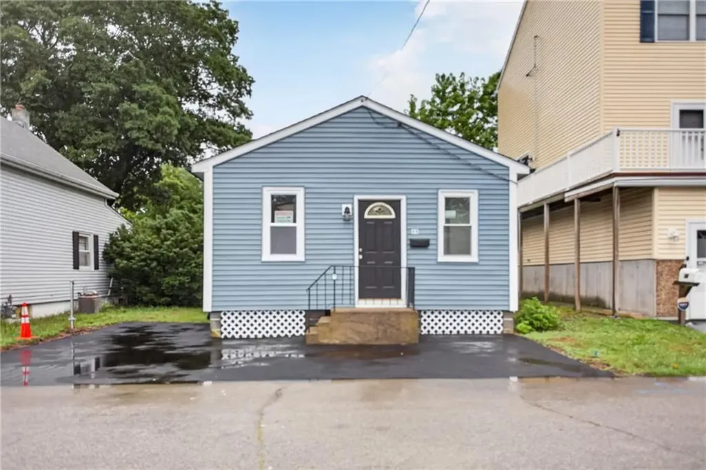 68 Uncas Street Warwick RI 02889