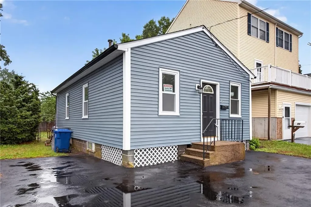 68 Uncas Street Warwick RI 02889