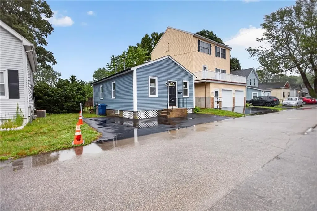 68 Uncas Street Warwick RI 02889
