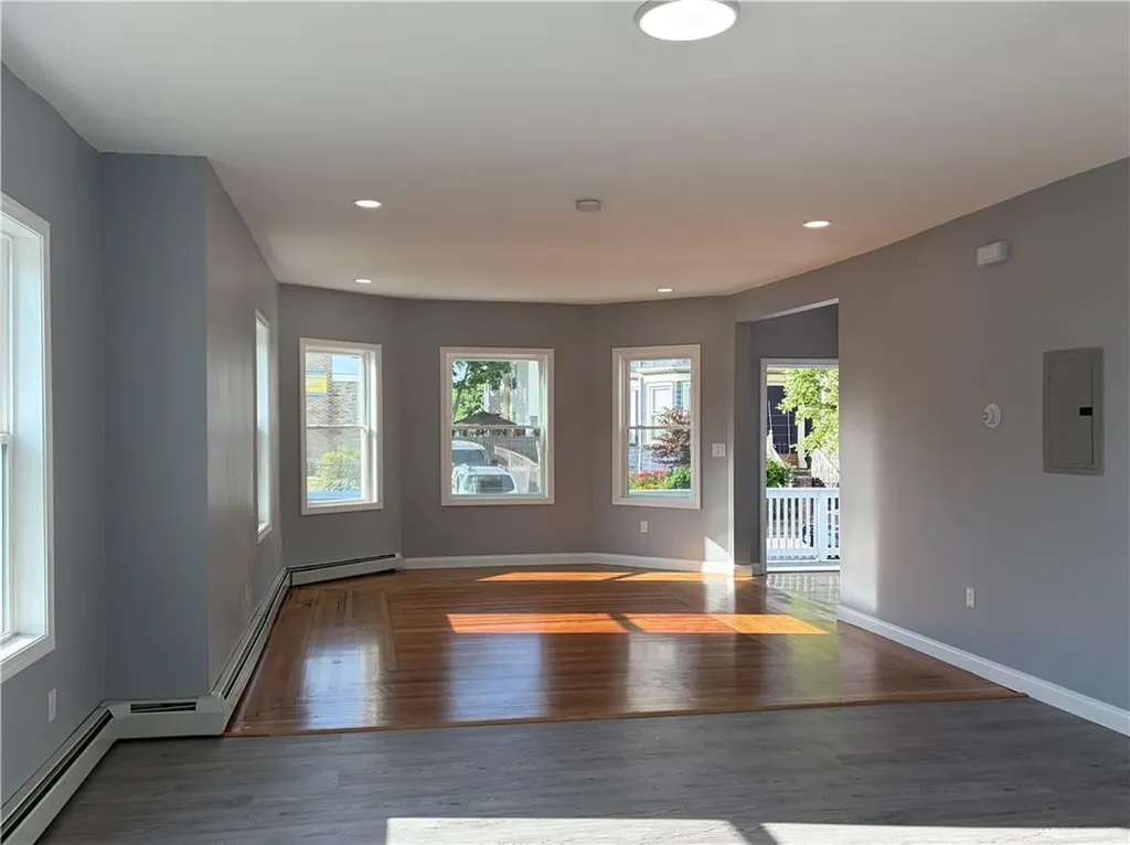 98 Whitmarsh Street Providence RI 02907