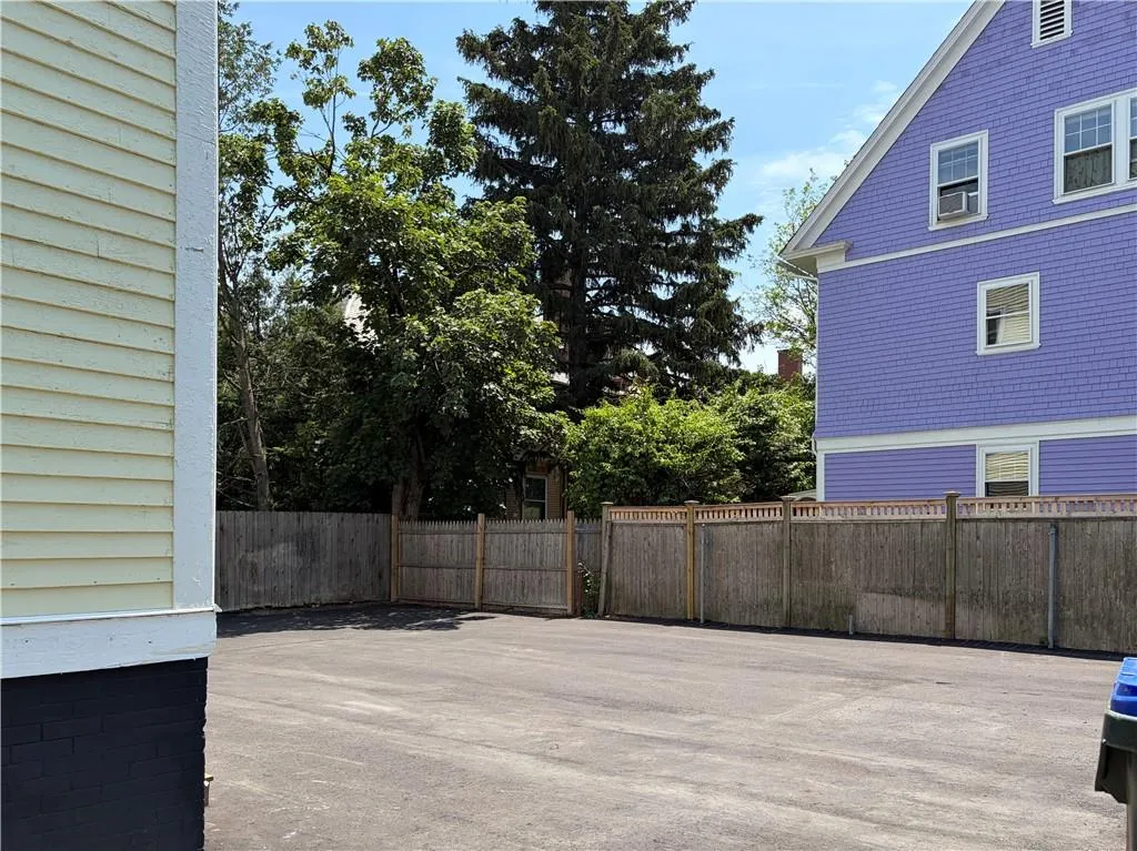 98 Whitmarsh Street Providence RI 02907
