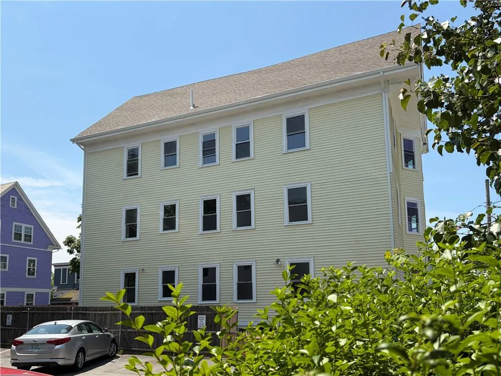 98 Whitmarsh Street Providence RI 02907
